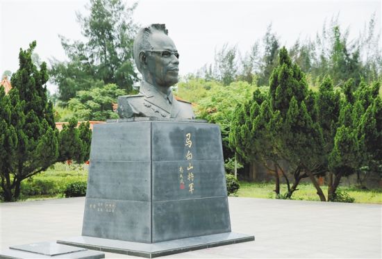 马白山将军雕像。海南日报记者苏晓杰 通讯员王家专 摄