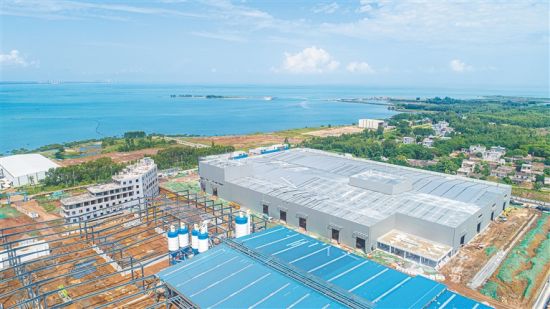 9月27日，俯瞰中铁建设集团海南临高装配式建筑产业园。袁琛 摄