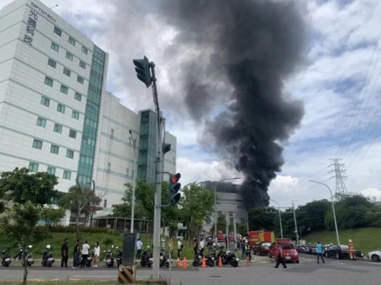 台湾新竹科学园区亚东工业气体火警。台湾《联合报》图 巫鸿玮 摄。