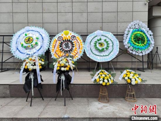 演员陆树铭的追悼会于西安市殡仪馆举行。　李宁明 摄