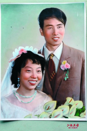 一家三代婚纱照演绎60年时代变迁