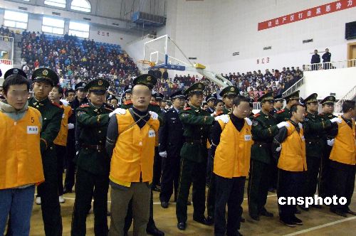 湖南娄底97人涉黑案宣判 7人被判死刑4人判死缓