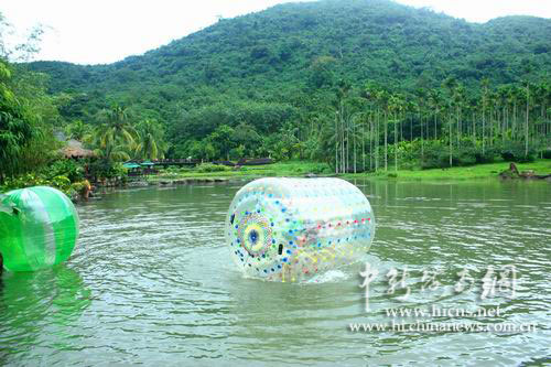 呀诺达雨林景区引进水上步行球娱乐项目