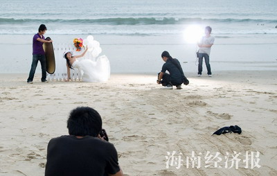 婚纱照的陷阱_奶酪陷阱字体(2)