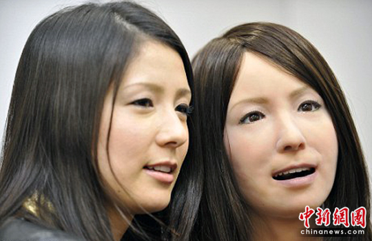 日本开发女性仿真机器人