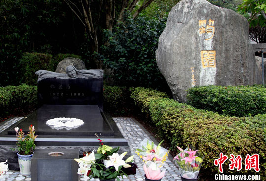 通讯:台北金宝山邓丽君墓园里的 甜蜜蜜 (图)