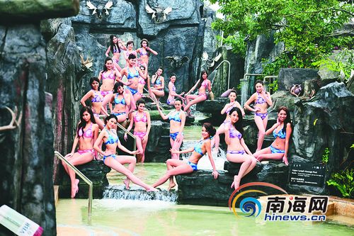 2011年香港亚洲小姐20强身着性感泳装亮相海