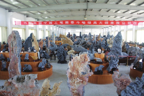 5月19日,灵璧县,刘广庆搜集的灵璧石。