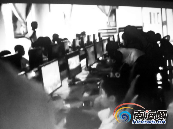 福安村黑网吧关门拒检 民警翻墙扣21台电脑(图