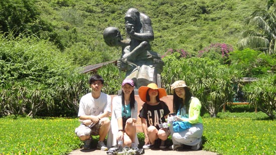 海南大学生旅游线路设计团队体验猴岛景区