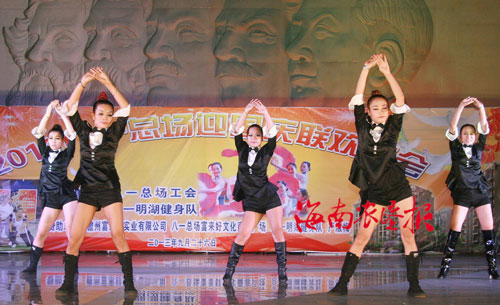 八一国庆文艺晚会26个精彩节目呈现给观众