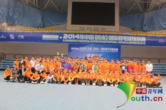 陵水县130多名志愿者服务国际羽毛球挑战赛
