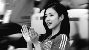 张艺媛,韩国SBS女主播,是本届世界杯上最引人