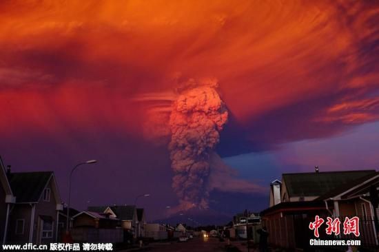 智利火山一天内喷发两次 暂无人员伤亡报道(图