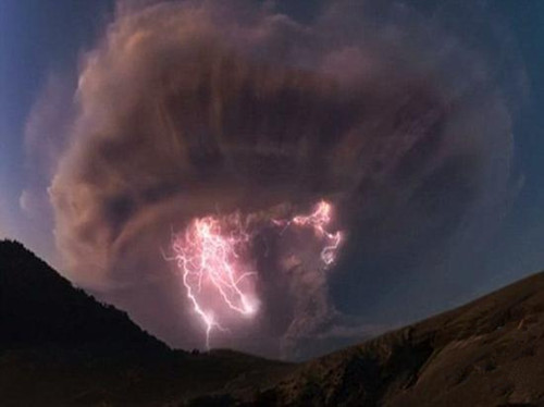BBC火山闪电奇景被指造假 后期合成画面(图