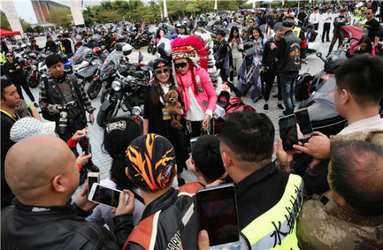 2016海南国际摩托车嘉年华公益骑行走进陵水