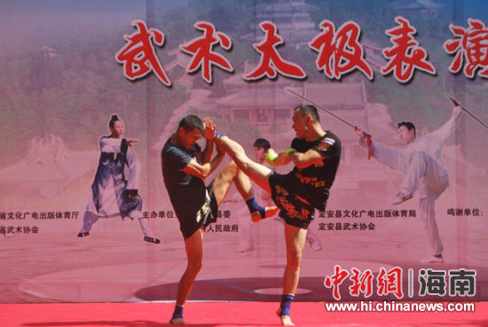 2016海南定安全民健身武术表演在文笔峰举行