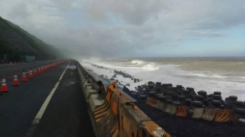 强台风逼近 台湾将有局部豪大雨已观测到长浪