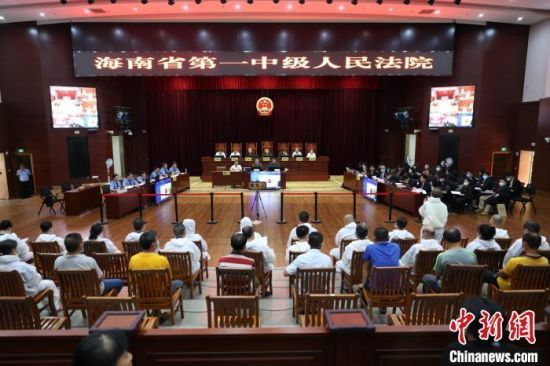 图为庭审现场。　杨斌　摄