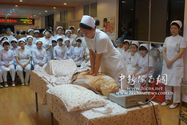 海南妇产科医院举办护理技能操作培训(2)