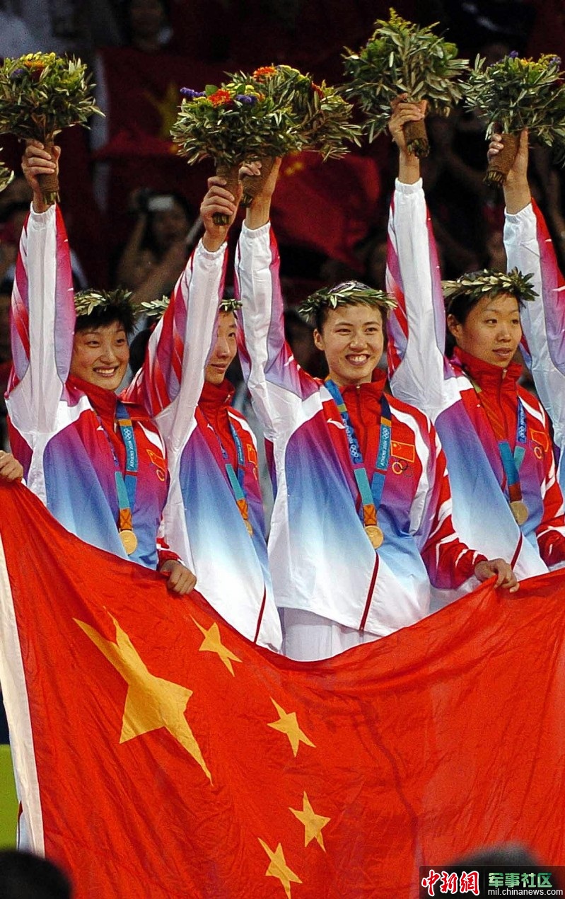 中国女排获得2004年雅典奥运会女子排球冠军