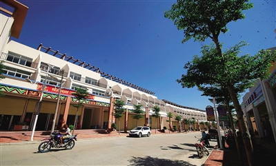 乡镇家园 邦溪镇    7月9日,记者在白沙黎族自治县邦溪风情小镇看到该