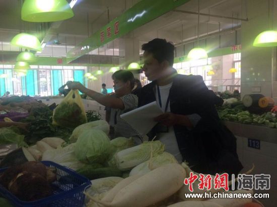 台风期间龙华区物价局持续加强农贸市场菜价监