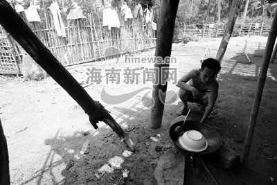 贫困农民生存报告:人均年收入300多元的只娥村