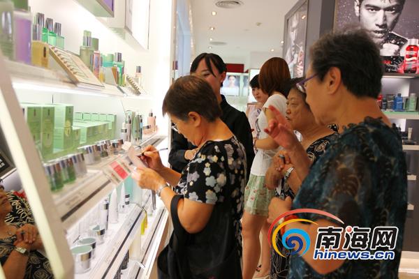 三亚免税店暑期游客增多 5000元以下产品受欢